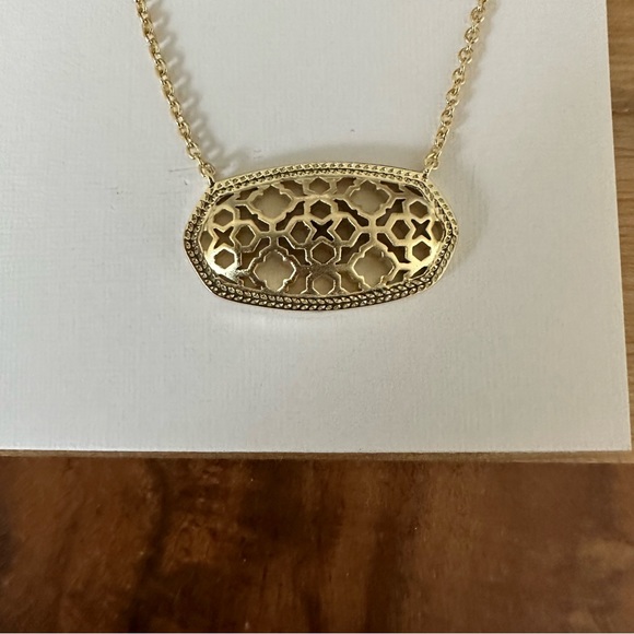 NWT Kendra Scott Dollie Filigree Gold Metal Pendant Necklace - Picture 2 of 5